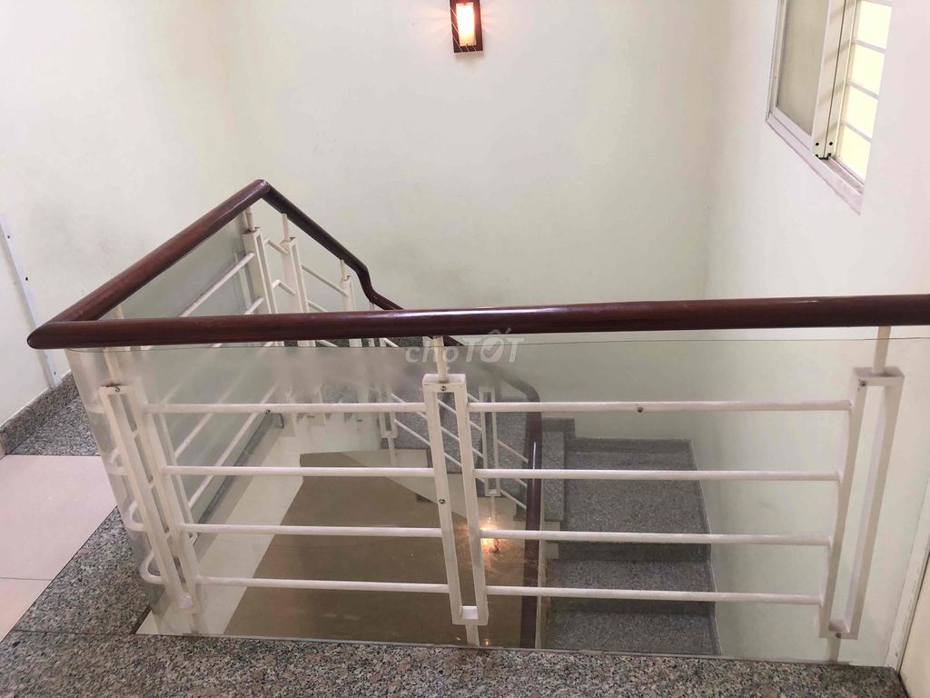 Nice new place. Security clean.