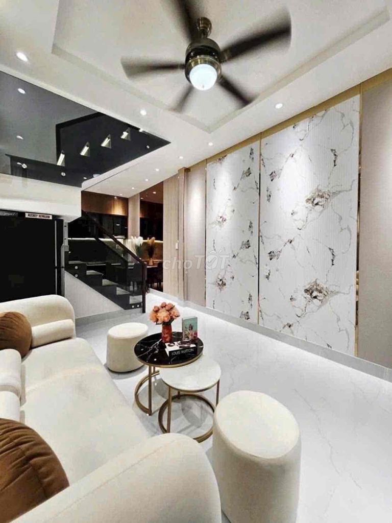 The beautiful new home is Nguyễn Sỹ Sách Nguyễn Sỹ Sách Alley.