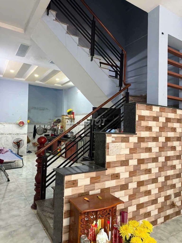 House 1 1 st 1 st floor near channel 26/3 bhm 6 m car 2 bedroom 2 toilets 7 million a month