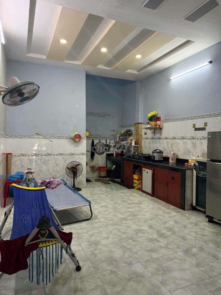 House 1 1 st 1 st floor near channel 26/3 bhm 6 m car 2 bedroom 2 toilets 7 million a month