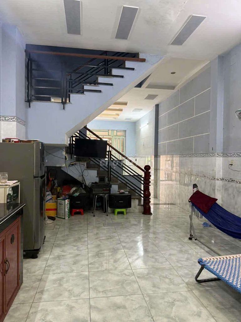 House 1 1 st 1 st floor near channel 26/3 bhm 6 m car 2 bedroom 2 toilets 7 million a month