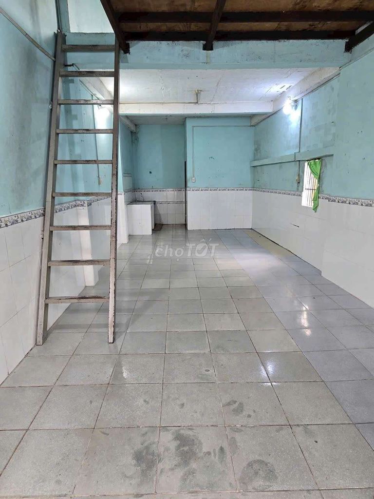 Three. House 4 o'clock has a tower-- near Channel 26/3-- 2 toilets 4.2 million a month.