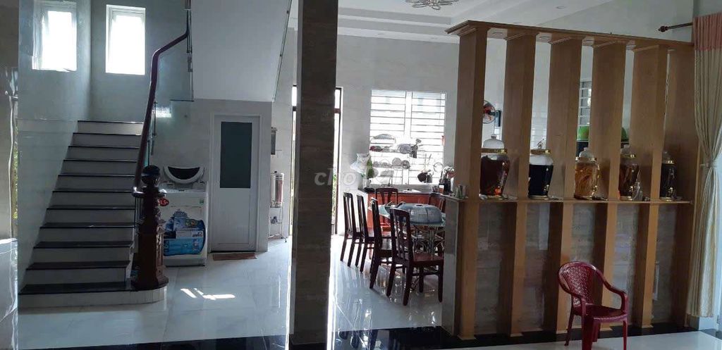 Rent the original four bedrooms - full furniture near the Hall of the 9th.