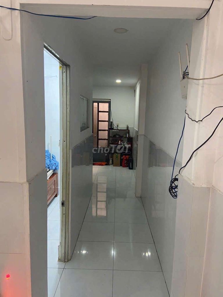 Four, x13, one bedroom plus four-metre alley, clean.