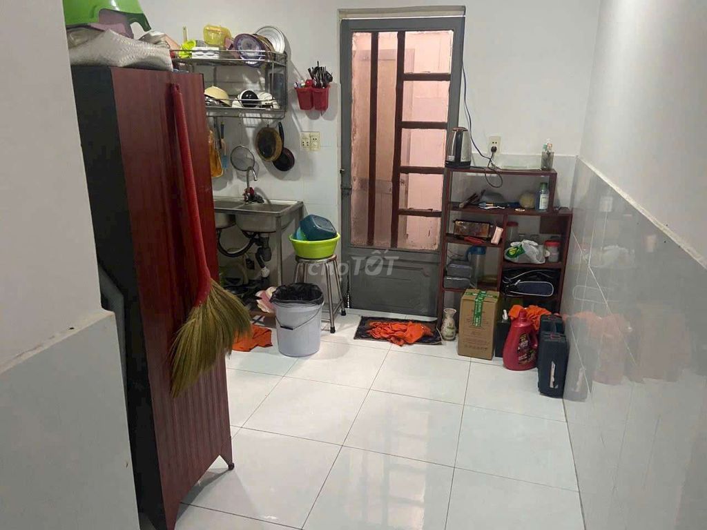 Four, x13, one bedroom plus four-metre alley, clean.
