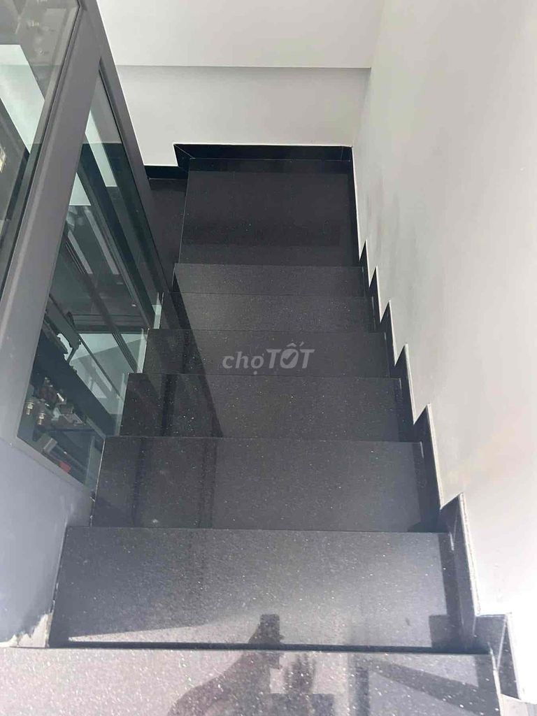 Rent the Trương Văn Bang cash house 6 bedroom 7 toilets at 50 million with elevators