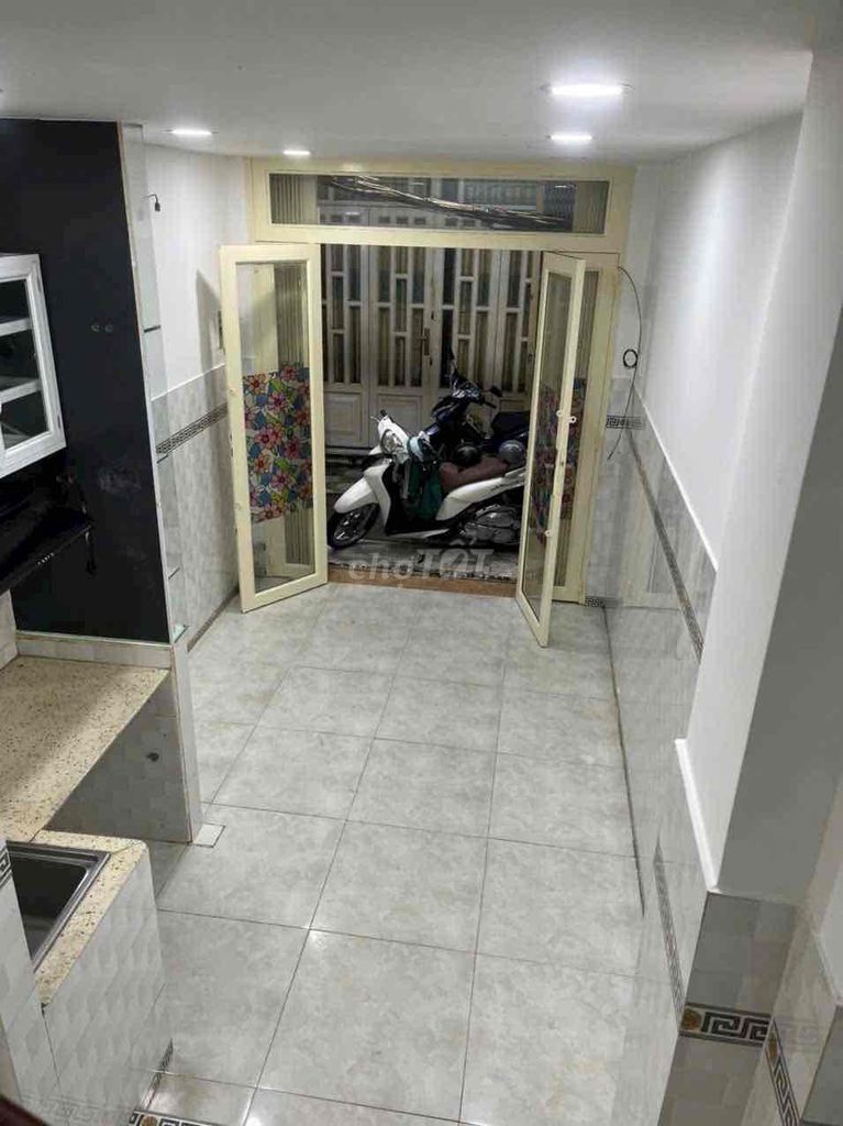 Rent the original house-- Hồ Thị Kỷ street, 10-4th floor-- 3 bedroom - 4 W.