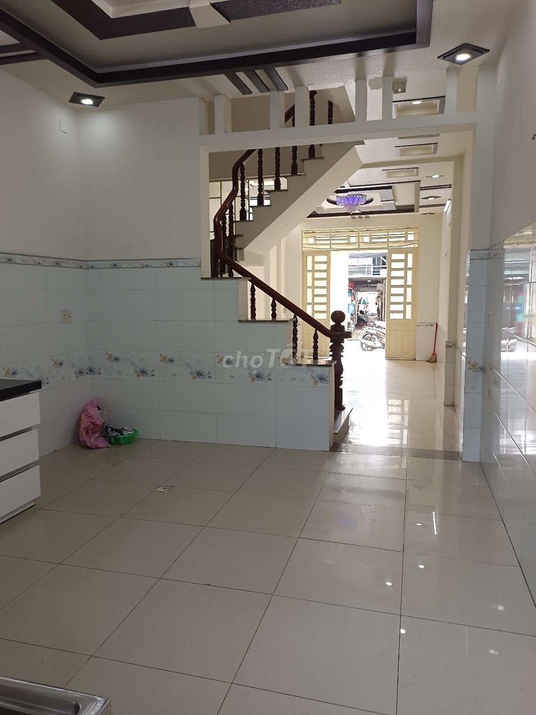 Rent house 4 x 20 casts 1 ground 2 floors of the 8 meters-wide plastic road