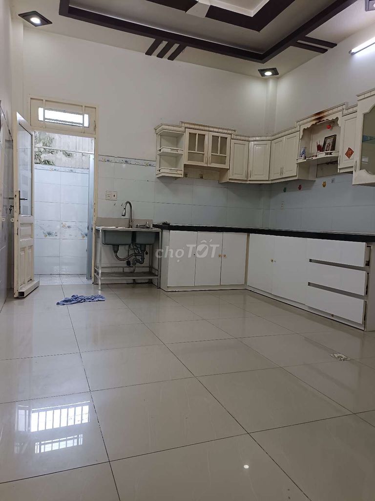 Rent house 4 x 20 casts 1 ground 2 floors of the 8 meters-wide plastic road