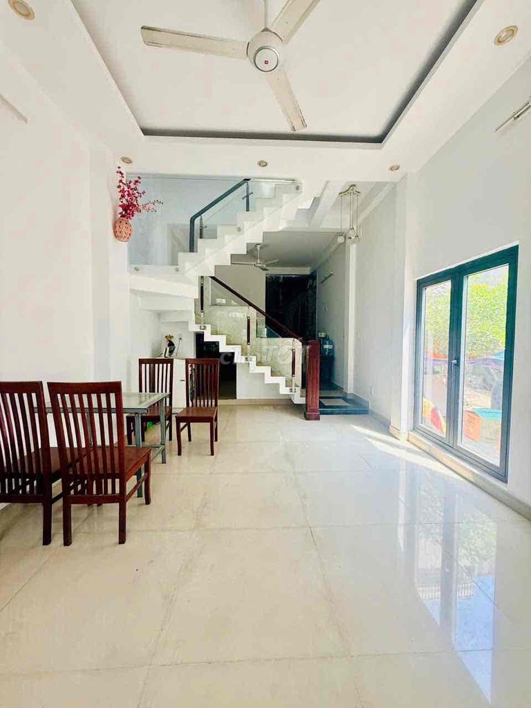 Nice two-story bedroom near the Virgin Road.