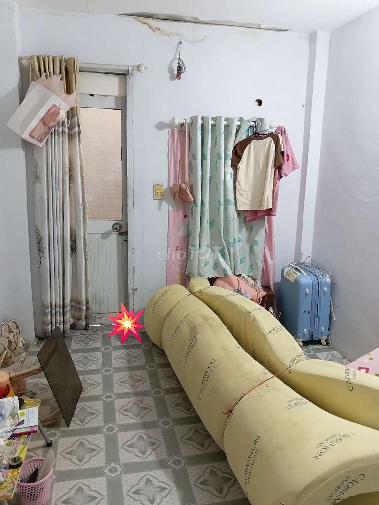 Rent a small house, but enough space for a 1 million-a-foot family.