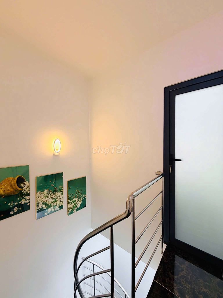 The Quang Trung front house has just built a full interior of KAOS, every profession.