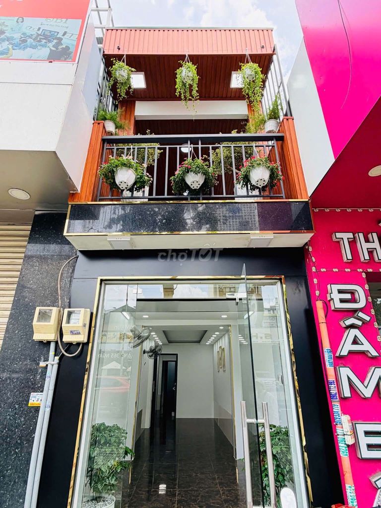 The Quang Trung front house has just built a full interior of KAOS, every profession.