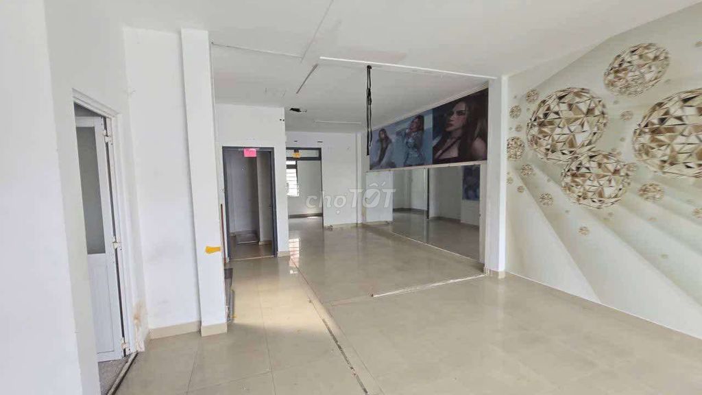 Rent 7 X18 M 3 3 bedroom 5 toilets