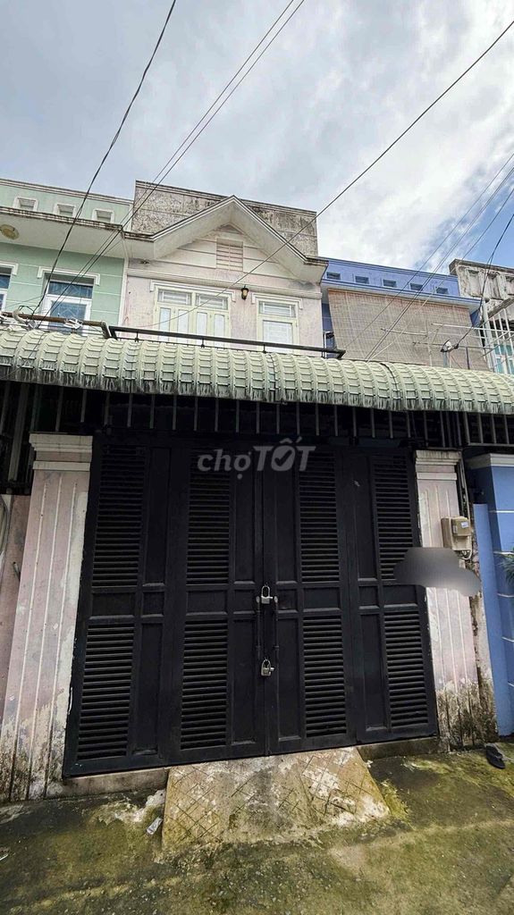 Rent the original building a hundred feet wide - the furniture available - the alley car