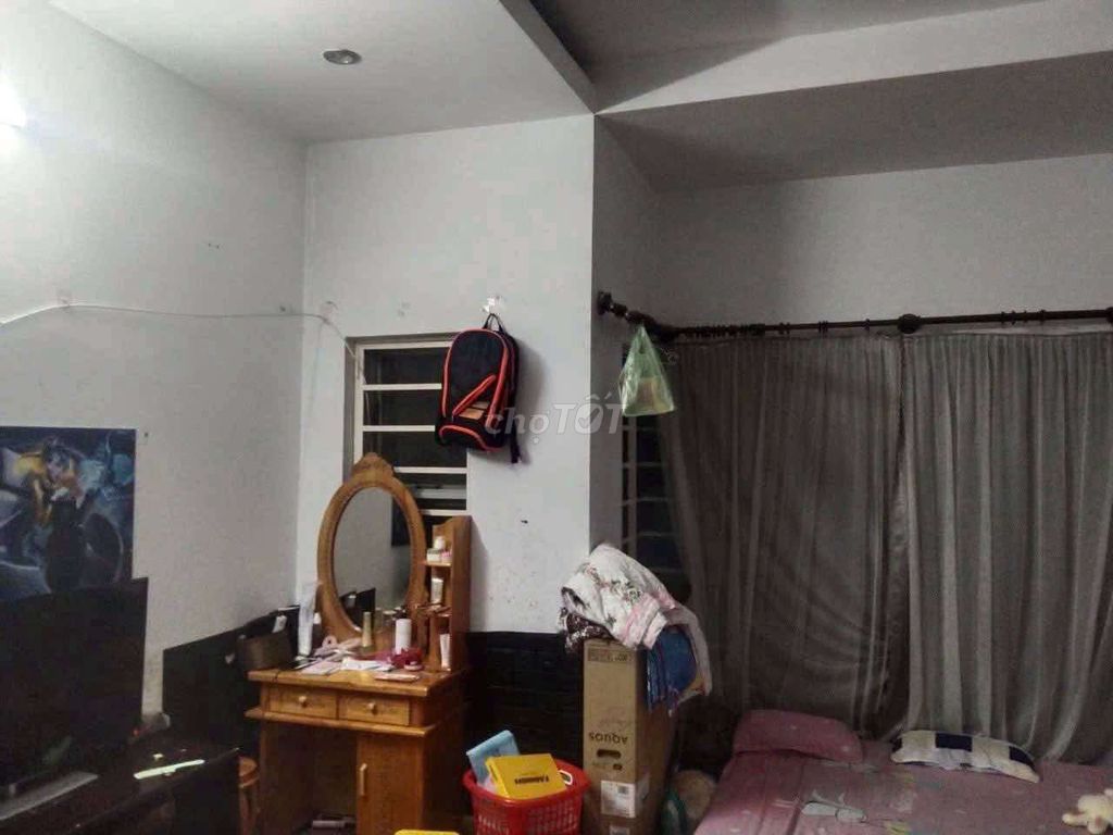 The Phạm Văn Bạch cash dealer has a 4th floor area of 4 x 25 meters