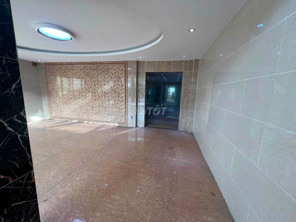 6 x 20 front house has 5 bedroom 5 toilets available on the air conditioning
