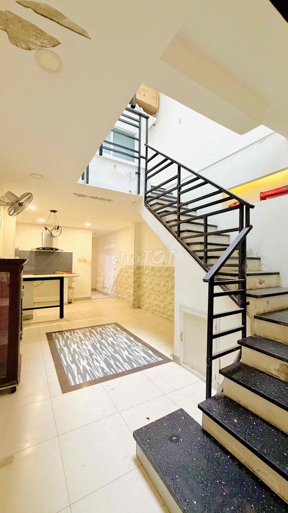 Rent the original two-story apartment 70-foot-two-sided cash from the market.