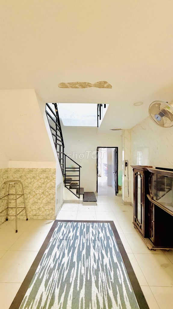 Rent the original two-story apartment 70-foot-two-sided cash from the market.