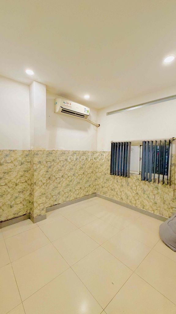 Rent the original two-story apartment 70-foot-two-sided cash from the market.