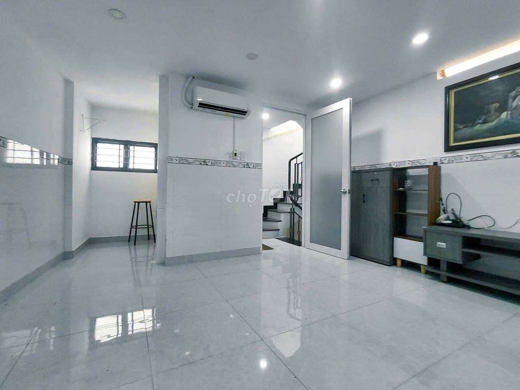 The whole rent house is right at Tân Bình 4 floors for 15 million.
