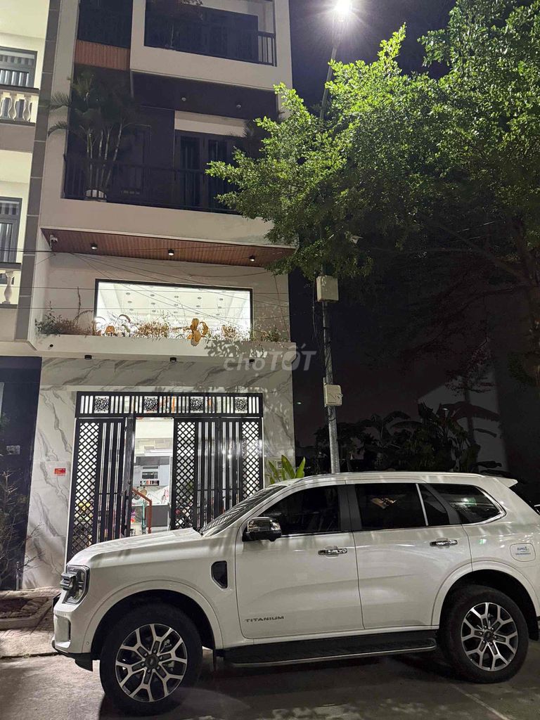 Nice house. Three stories. Five bathrooms. 8 M Street