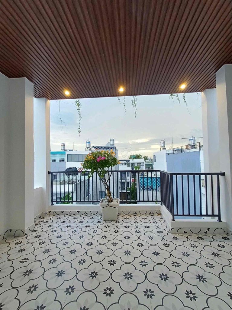 Nice house. Three stories. Five bathrooms. 8 M Street
