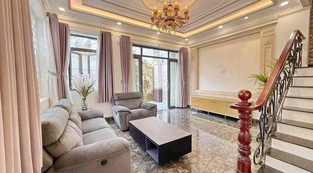 Rent a house for the Royal Minister of the 7th district.