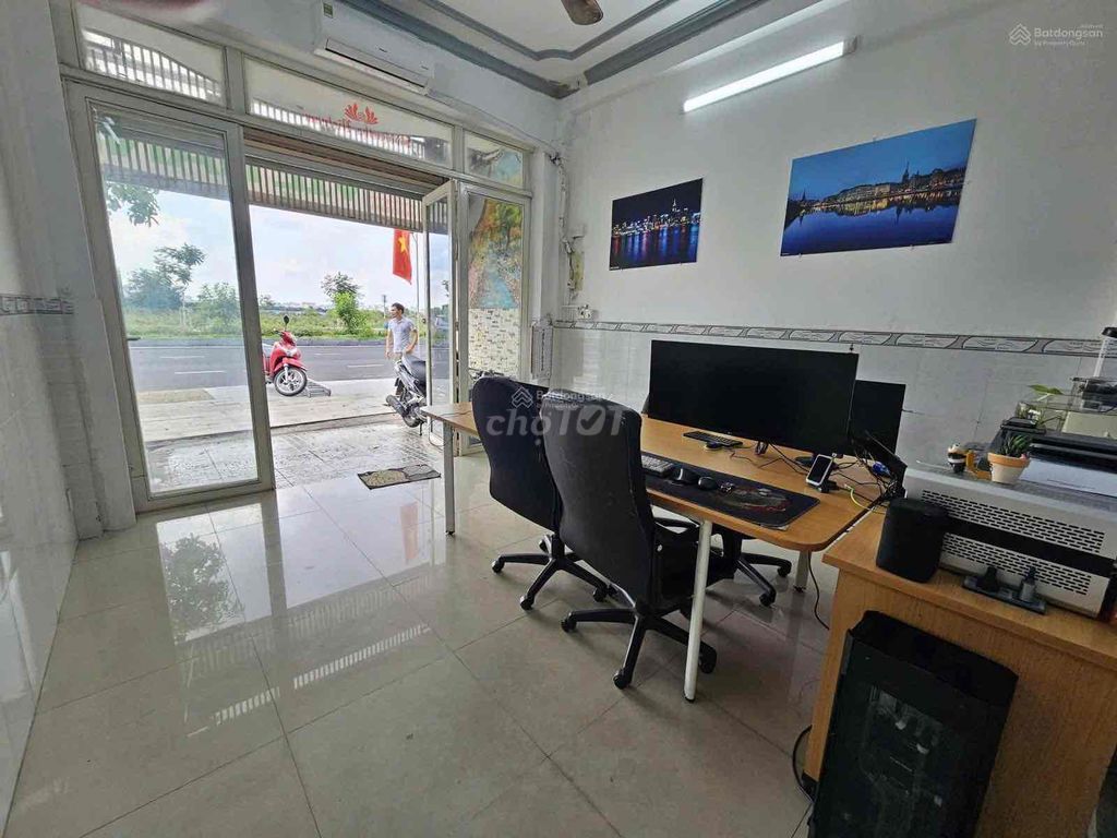 3 bedrooms, original -- C12's front.