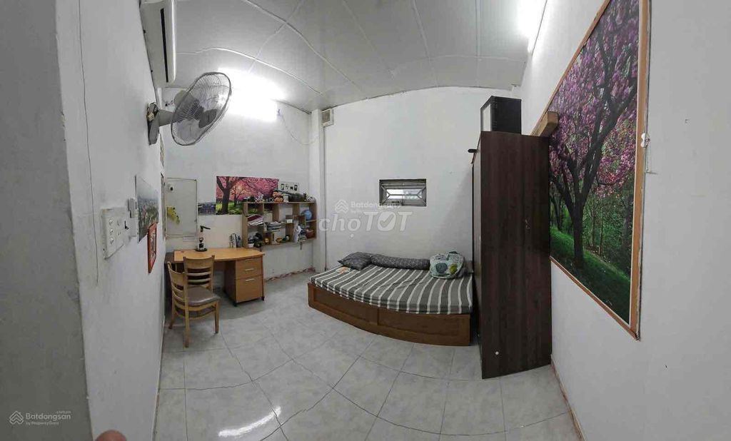 3 bedrooms, original -- C12's front.