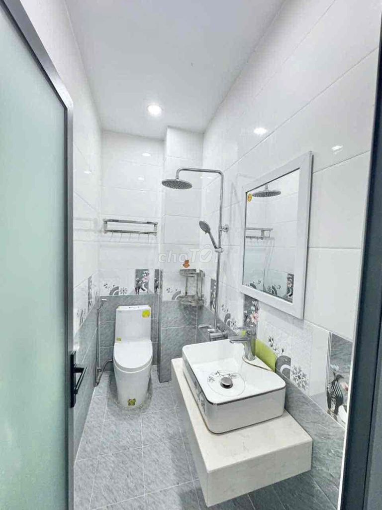 Four by 12 feet per square foot. 3 floors st. (6 bedroom,5 toilet) — 6 meters, Gò Xoài Road