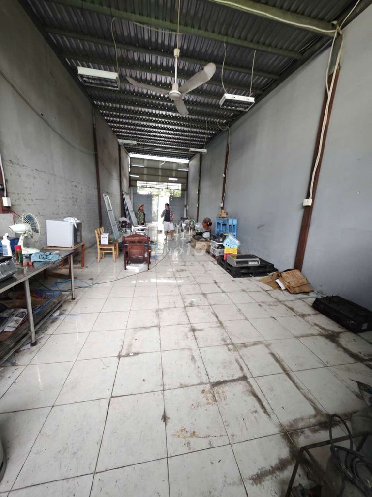 5 X20 beauty storage for short-term rents containing steaks.
