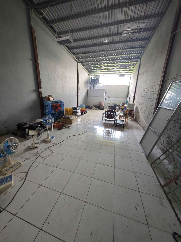 5 X20 beauty storage for short-term rents containing steaks.