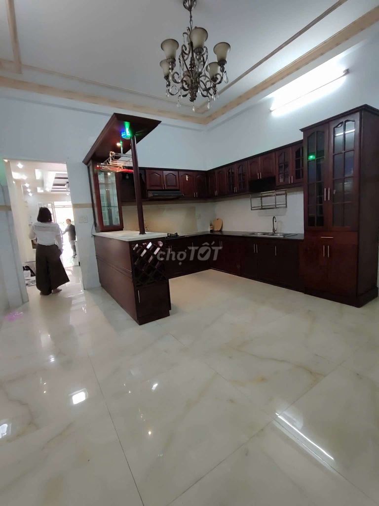 Rent a house to walk out ALS Bình Tân 4/20 meters three stories.