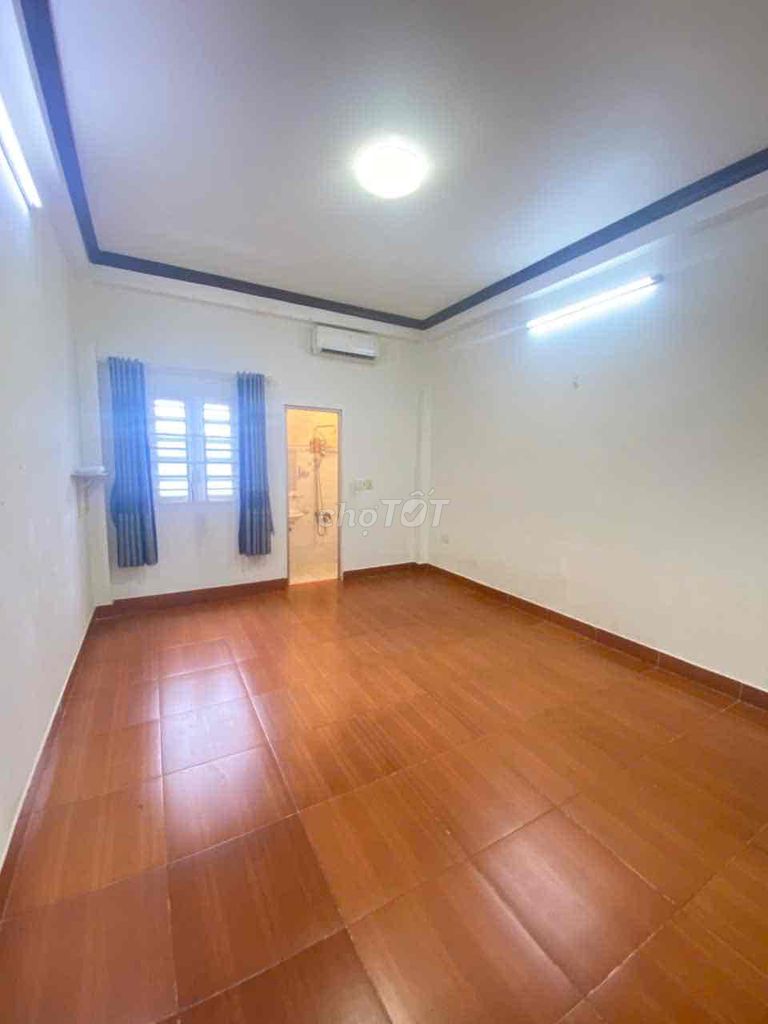 4 x17 ground 4th floor 4th floor bedroom 5 car bathrooms sleep in the house