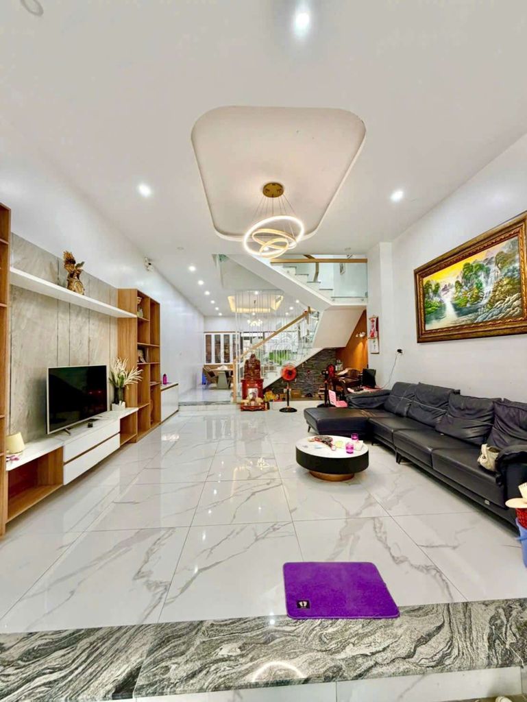 Rent Tên Lửa 5*20 meters full interior
