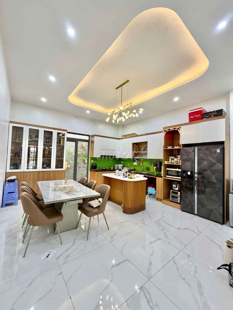 Rent Tên Lửa 5*20 meters full interior
