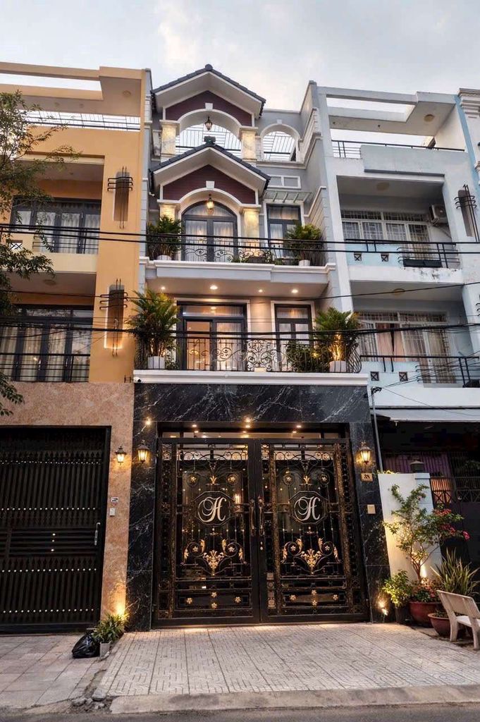 Rent Tên Lửa 5*20 meters full interior