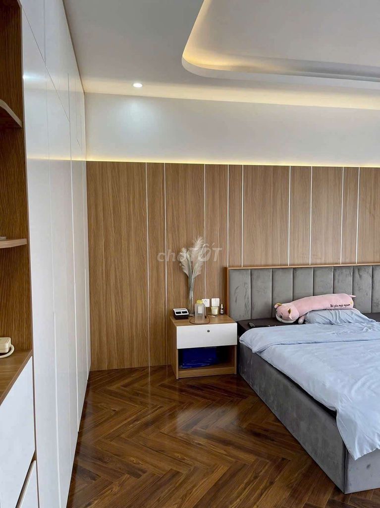 Rent Tên Lửa 5*20 meters full interior