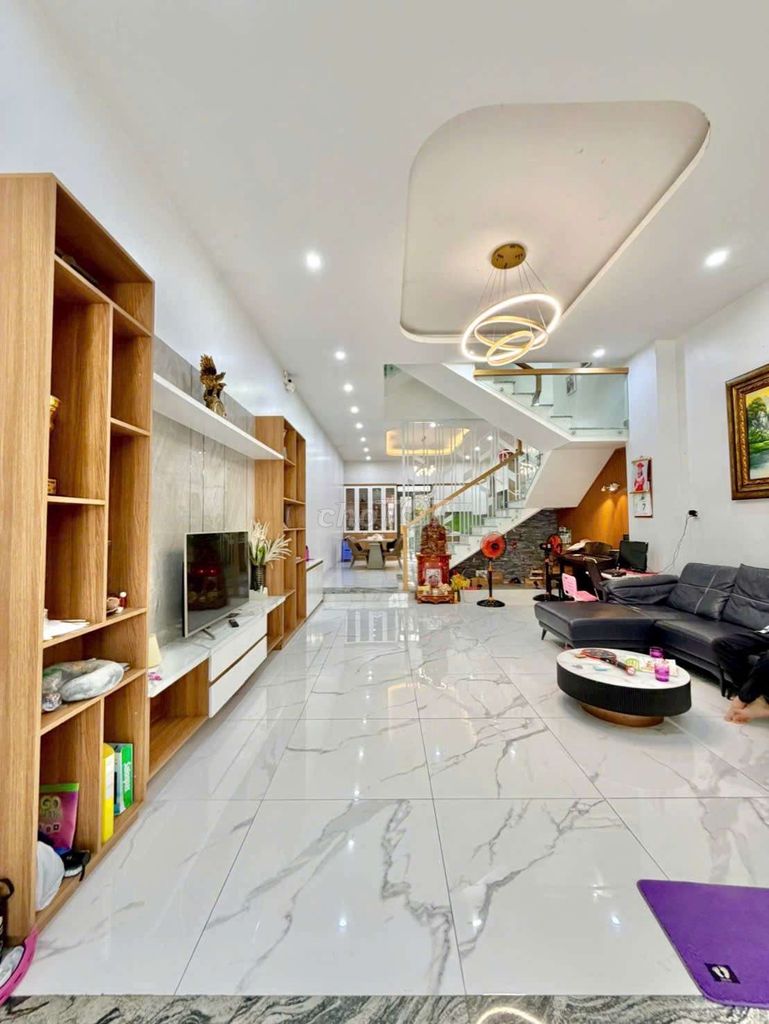 Rent a nice new house full of furniture near the Alfmall market area 4*20 meters