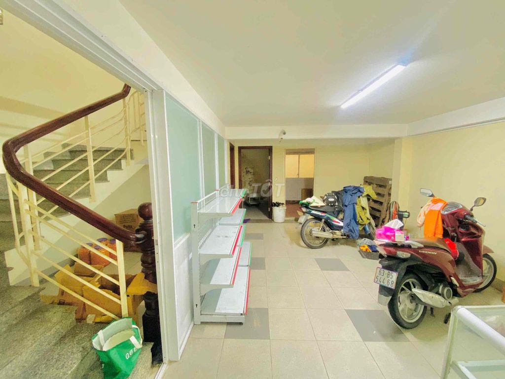 A new, new, dense home, 6 meters x 20 meters
