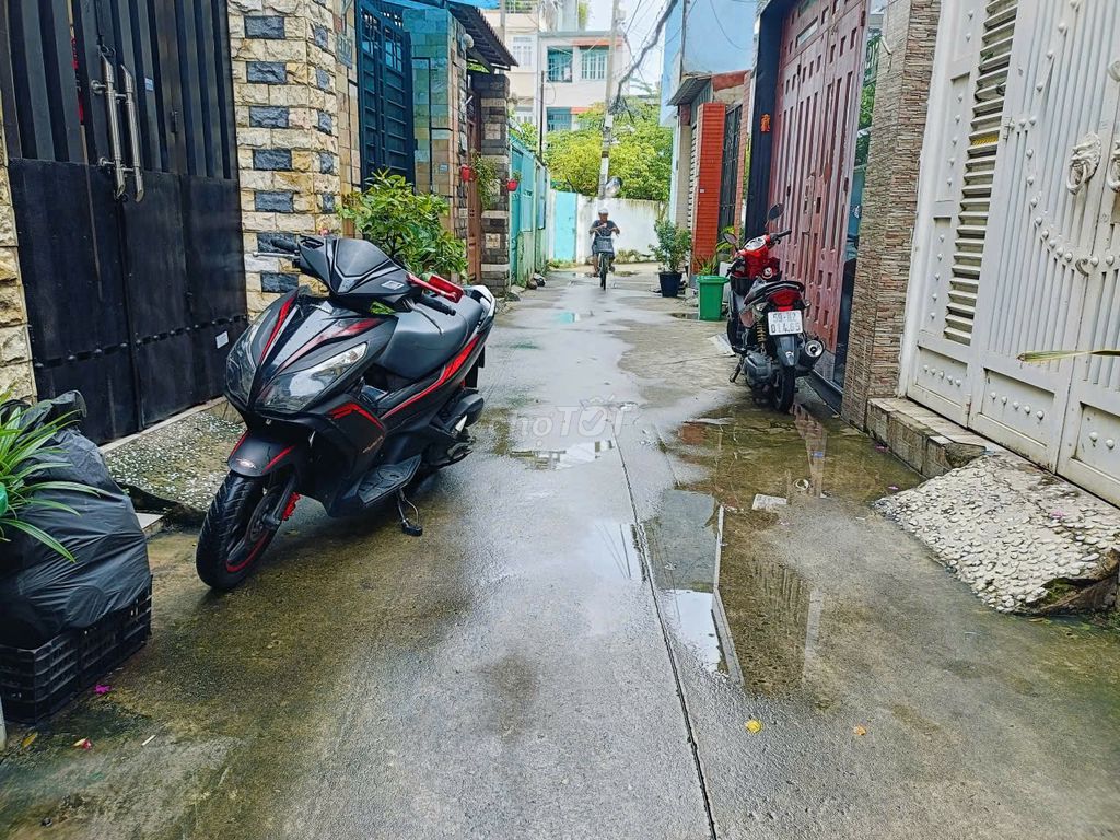 Let's rent out a nice clean house. 3 x5 x 14th floor, số 8,210 11. Gò Vấp.