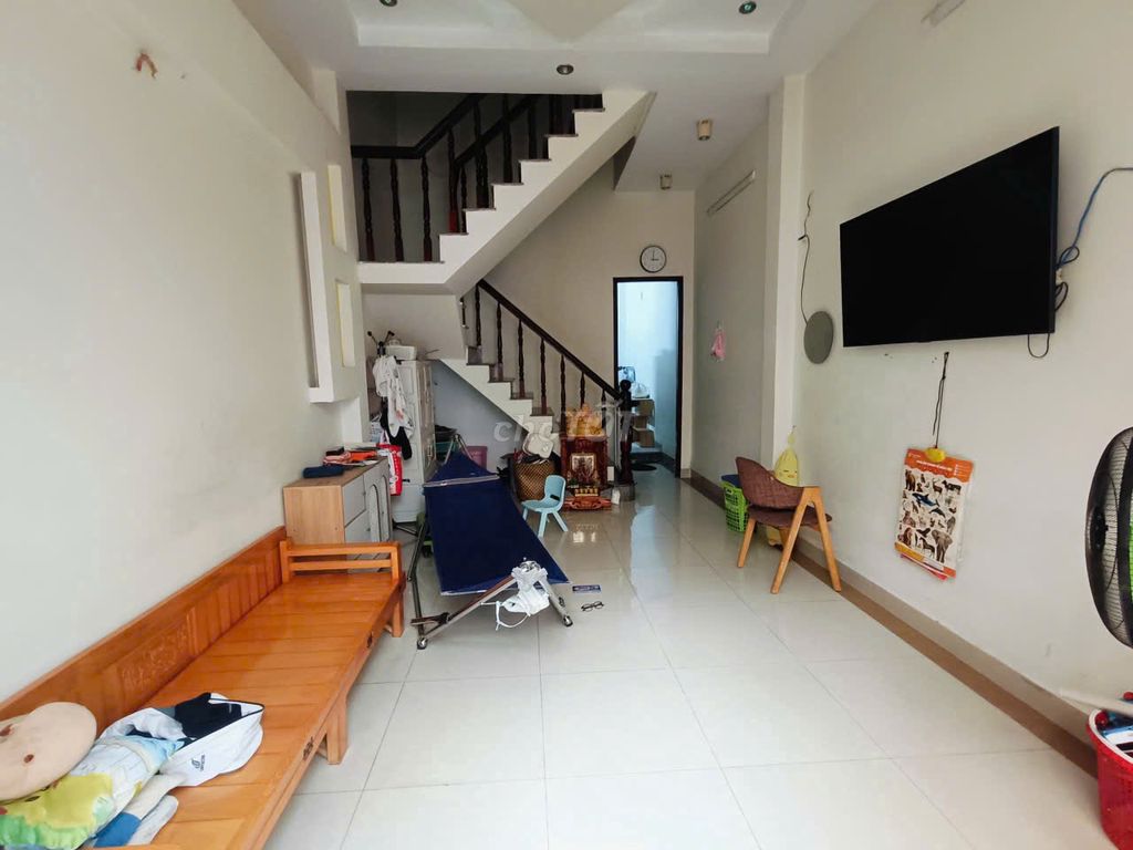 Let's rent out a nice clean house. 3 x5 x 14th floor, số 8,210 11. Gò Vấp.
