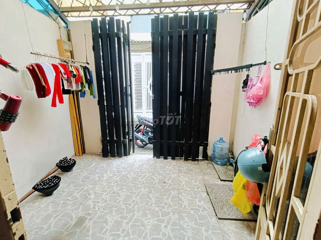 Let's rent out a nice clean house. 3 x5 x 14th floor, số 8,210 11. Gò Vấp.