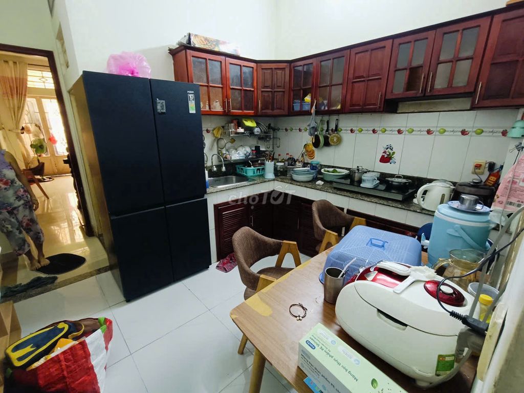 Let's rent out a nice clean house. 3 x5 x 14th floor, số 8,210 11. Gò Vấp.