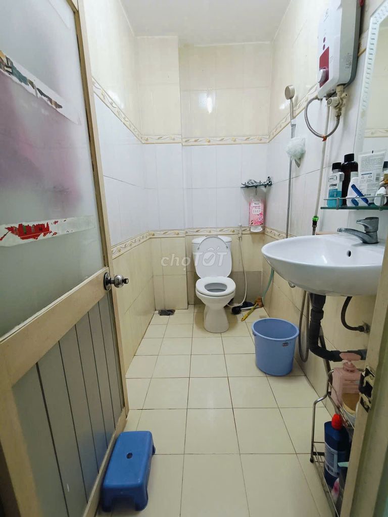 Let's rent out a nice clean house. 3 x5 x 14th floor, số 8,210 11. Gò Vấp.