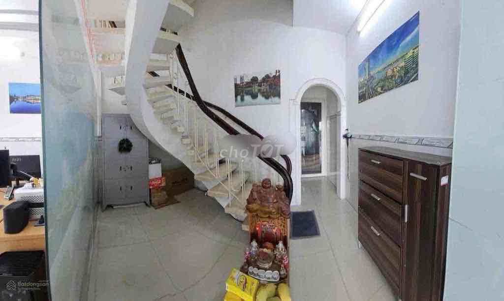 Rent a four-by-three-foot-one cash house. Two-story bedrooms, three-seat toilets.