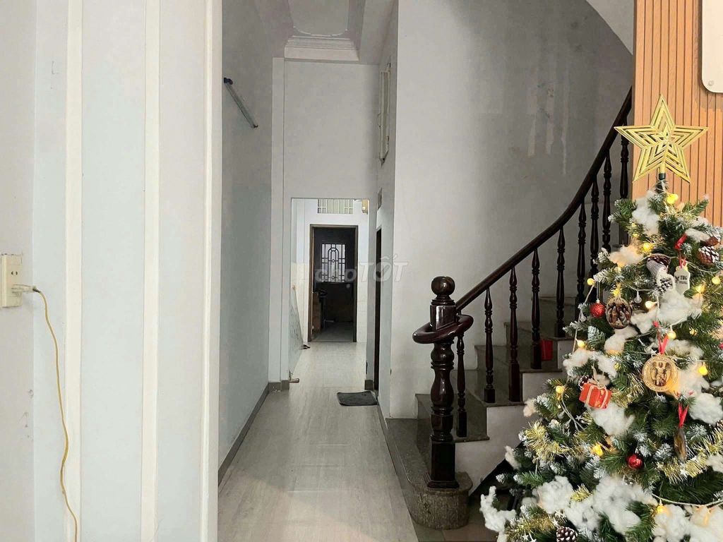 Rent that Sơn Kỳ building front, near aeon Tân Phú. Four bedrooms, five toilets.
