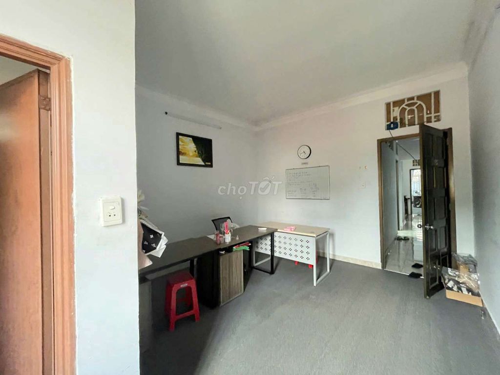 Rent that Sơn Kỳ building front, near aeon Tân Phú. Four bedrooms, five toilets.