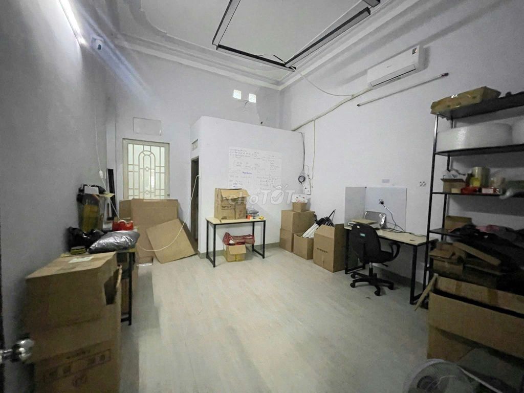 Rent that Sơn Kỳ building front, near aeon Tân Phú. Four bedrooms, five toilets.